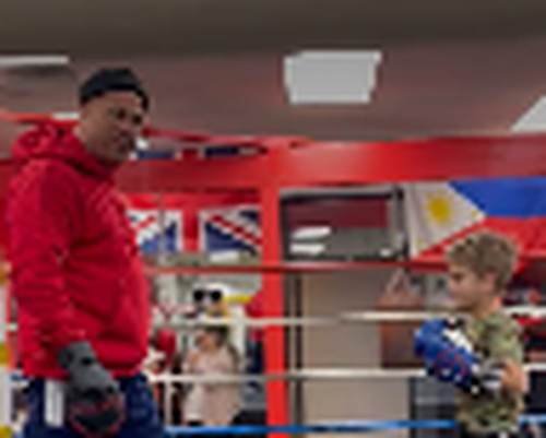 Kids boxing class training in the ring at Kaminsky Boxing in Tarzana
